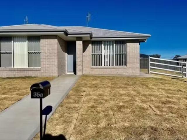 Cheap 1 BR 35A Peppercress Court, Moore Creek House for rent.