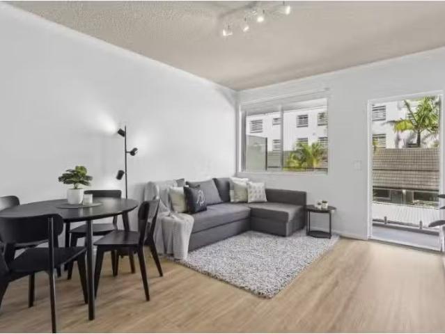 Unique 1 BR 3/12 Frazer Street, Collaroy Apartment for rent L.