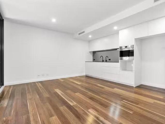 Rental! 1 BR 325/2 Anzac Park, Campbell Apartment for rent Li.