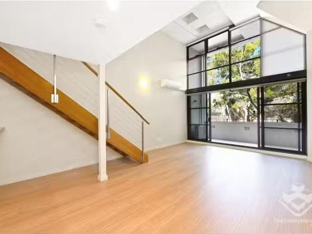 Deal! 1 BR 327/357 Glenmore Road, Paddington Apartment for ren.