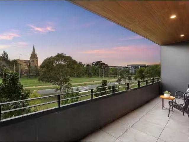 Nice 1 BR 49/7 State Circle, Forrest Apartment for rent Liste.