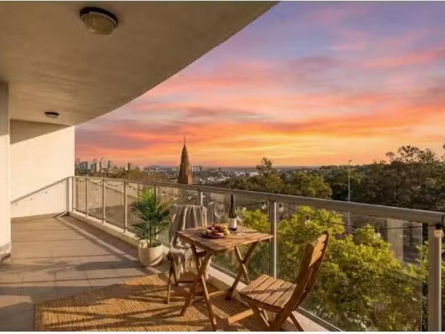 Charming 1 BR 404/1 Adelaide Street, Bondi Junction Apartment.