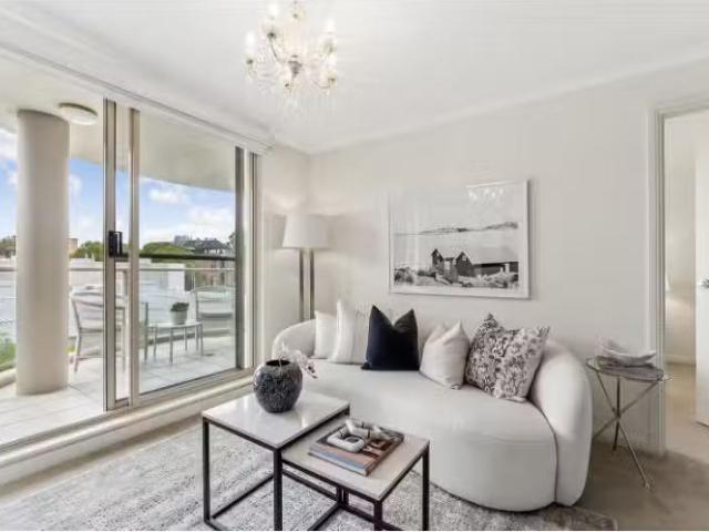 Unique 1 BR 404/450 Military Road, Mosman Apartment for rent.