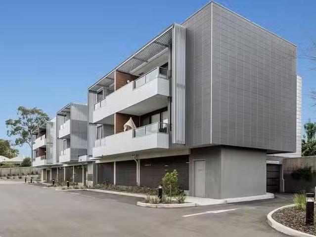 Nice 1 BR 4/102 Colac Road, Highton, VIC 3216