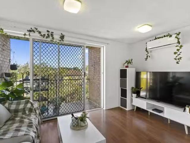 Just in! 1 BR 6/12 Baradine Street, Newmarket, QLD 4051