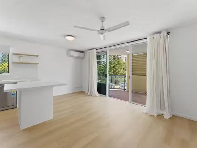 Cheap 1 BR 7/199 Surf Parade, SURFERS PARADISE, QLD 4217 Apa.