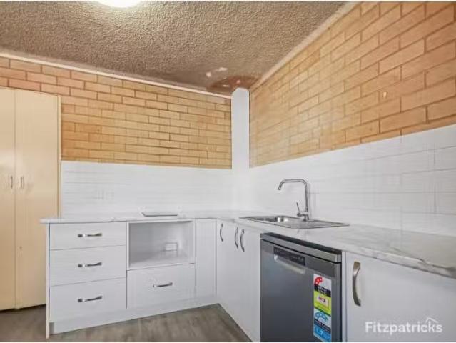 Cheap 1 BR 8/40 Fitzhardinge Street, Wagga Wagga Apartment for.