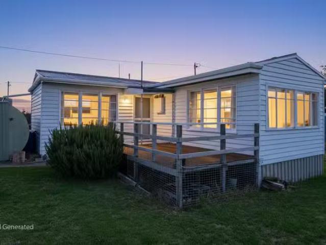 Charming 1 BR 8 Gypsy Place, PRIMROSE SANDS, TAS 7173 House.