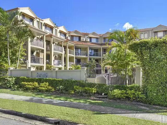 Rental! 1 BR 8 Whitby Street, Southport, QLD 4215