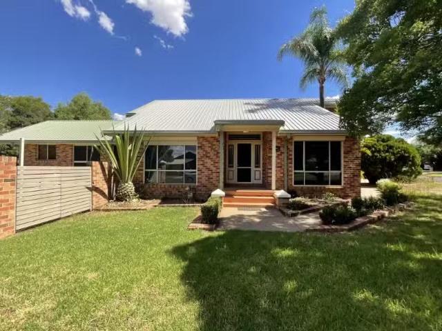 Just in! 1 Elm Place, FORBES House for rent Listed by Ben Rob.