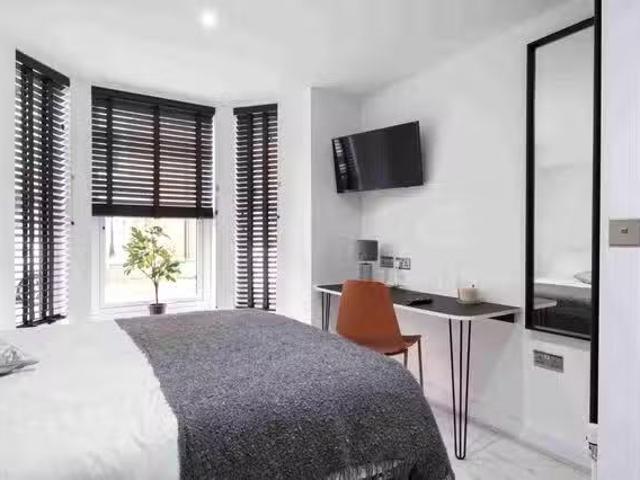 Nice 1 Room 76 Portland Road, LN5 6 Beds 4 Baths