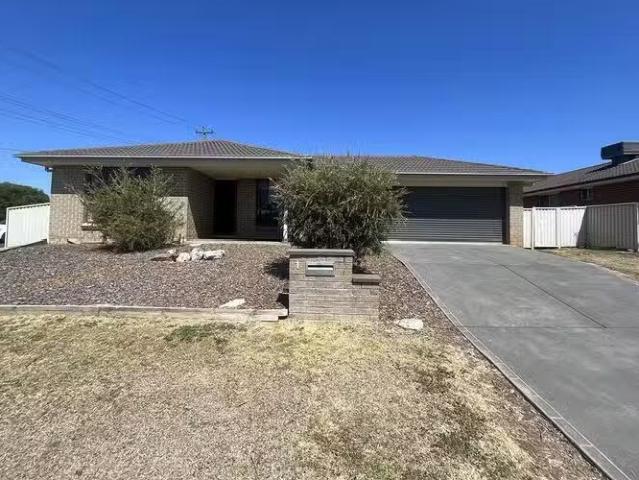 Charming 1 Stanley Close, Westdale, NSW 2340