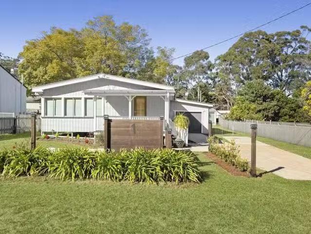 Deal! 1 Station Street, Hampton, QLD 4352