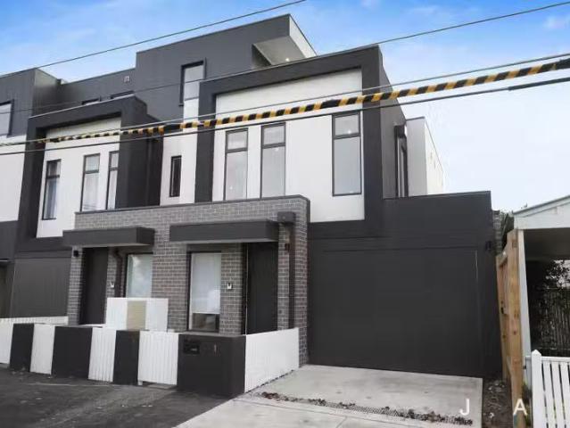 Cozy 1C Gordon Parade, Yarraville VIC 3013