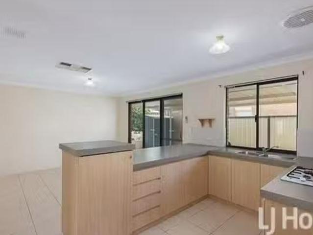 Unique 2/3 Andrew Street, Mandurah, WA 6210