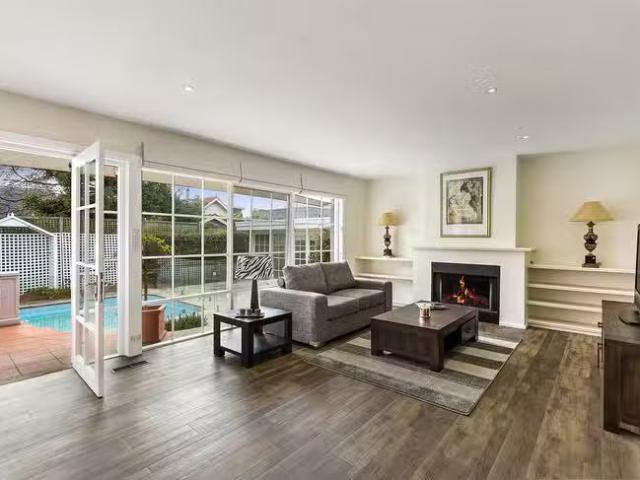 Cozy 23 Bay Street, Brighton, VIC 3186