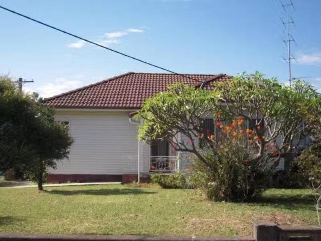 Cozy 23 Cassell Avenue, Towradgi House for rent Listed by Pro.