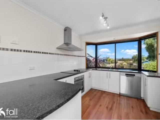 Nice 23 Incana Road, MARGATE House for rent Listed by Jamie P.