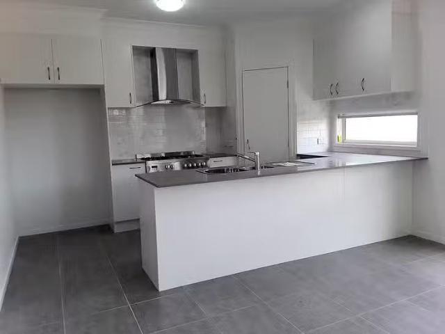For Rent! 201 Spinnaker Boulevard, Newport, QLD 4020