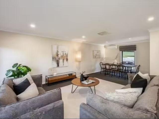Unique 207 Fletcher Street, East Albury House for rent Listed.