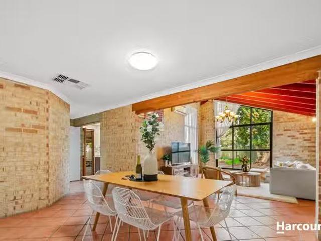 Unique 20 Chifley Place, HUNTINGDALE, WA 6110 House Leased