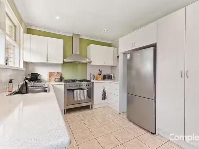 Charming 20 Gardiner Terrace, Mount Gambier, SA 5290