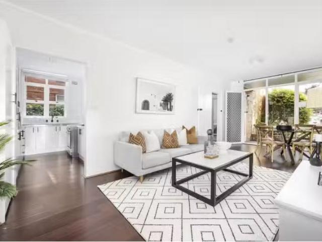 For Rent! 2/10 Grafton Crescent, DEE WHY Apartment for rent L.