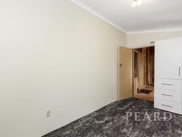 Rental! 210 Kent Street, Rockingham, WA 6168