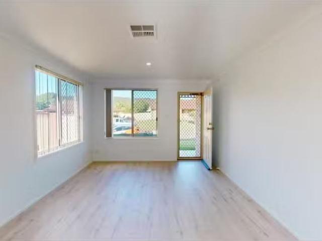 For Rent! 2/11 Ruston Avenue, Valentine Apartment for rent Li.