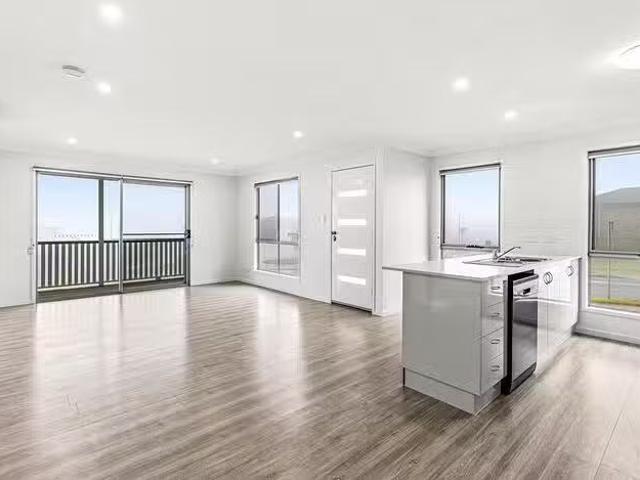 Charming 2/12 Abbey Street, Cranley, QLD 4350