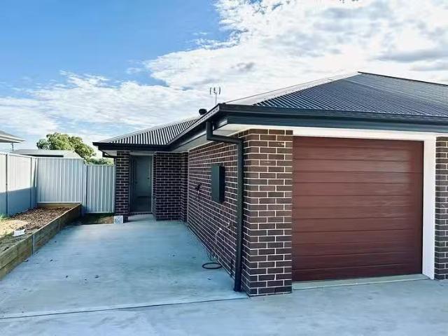 New 2/12 Mustang Close, Hillvue, NSW 2340