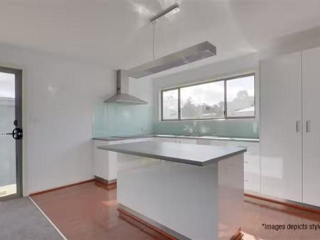 Cozy 2/130 Burwood Drive, BLACKMANS BAY, TAS 7052 Unit for R.