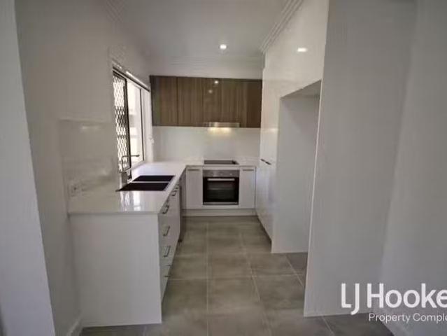 Cheap 2/13 Chandon Court, Hillcrest, QLD 4118