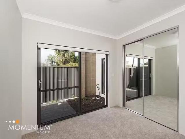 Unique 2/14 Earls Court, Thornlie, WA 6108