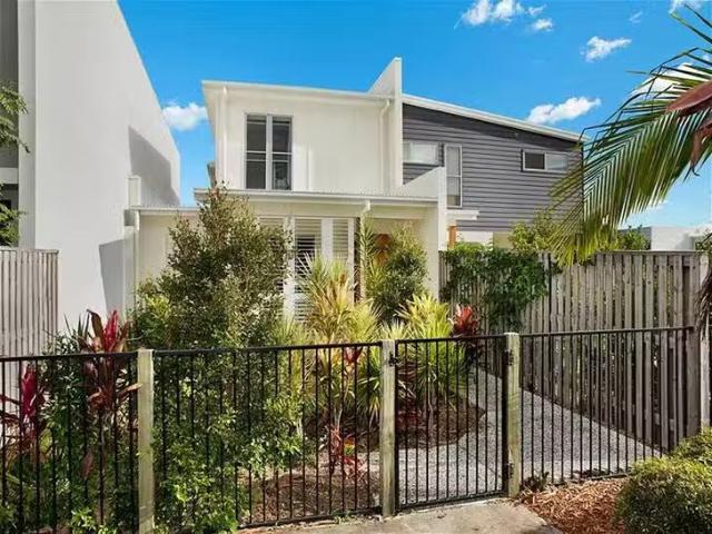 Cozy 2/14 Meridien Drive, Maroochydore, QLD 4558