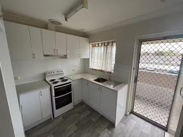 Charming 21/4 Minchinson Street, Shoalwater, WA 6169