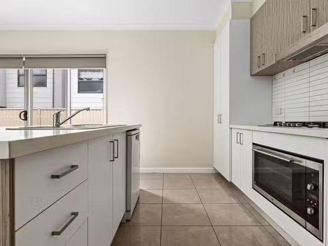 Just in! 2/14 Shakespeare Avenue, Mount Helen, VIC 3350