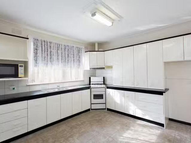 Cozy 214 Park Street West, Delacombe, VIC 3356