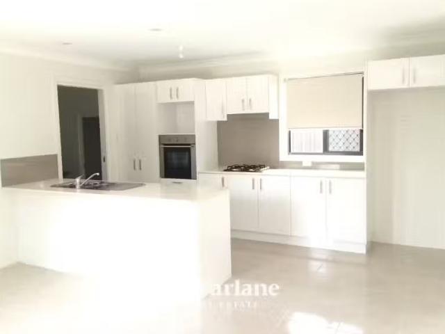 Just in! 2/152 Croudace Road, Elermore Vale Townhouse for rent.