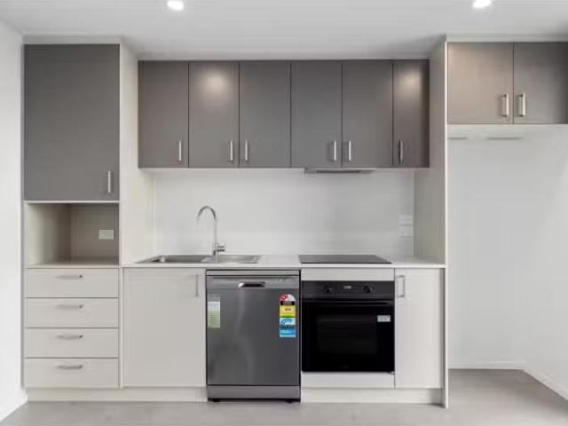 Charming 215/2 Limburg Way, Greenway Apartment for rent Liste.