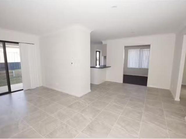 Unique 2/15 Sullivans Road, MOONEE BEACH Apartment for rent L.