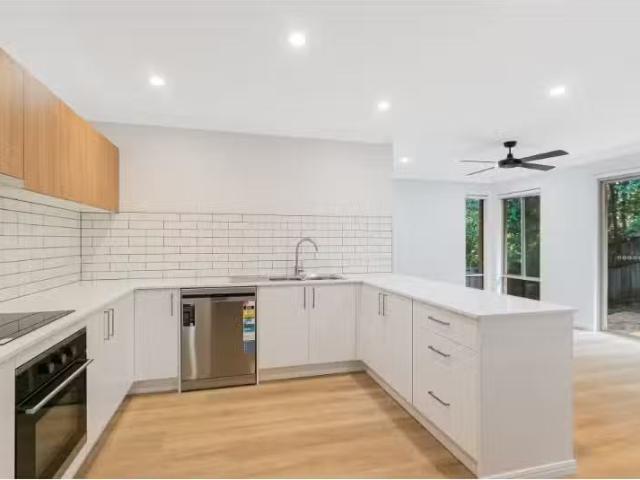 Just in! 2/15 Vail Court, BILAMBIL HEIGHTS Townhouse for rent.