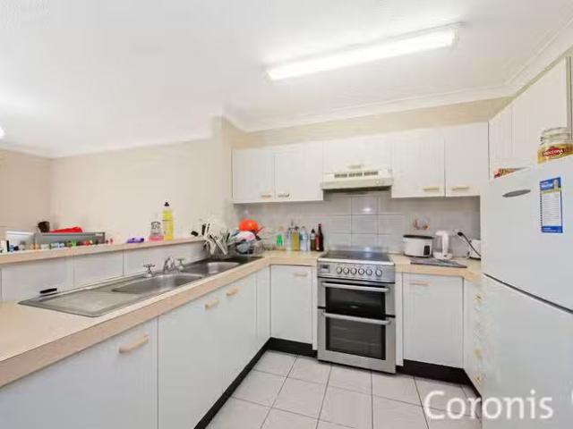 Charming 2/169 Sir Fred Schonell Drive, Saint Lucia, QLD 4067