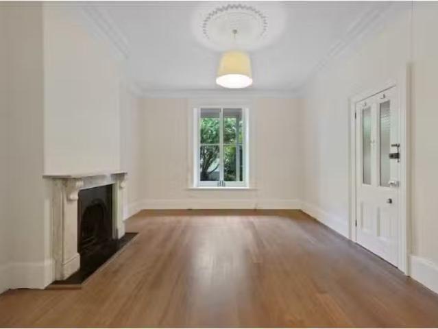 Deal! 2/16 Nicholson Street, Balmain East Apartment for rent.