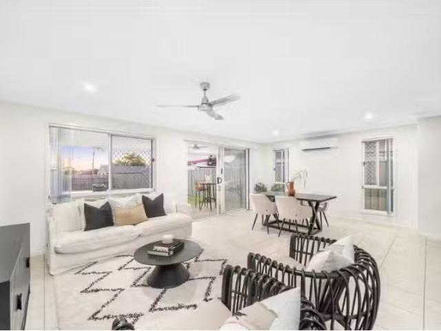 Nice 217 Victoria Avenue, Margate House for rent Listed by Ju.