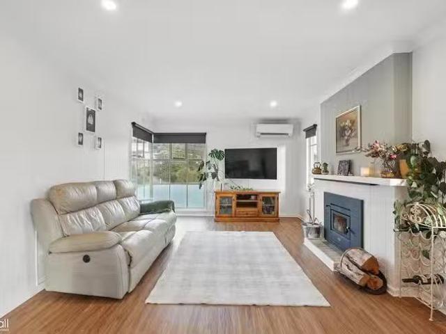 Nice 2/186 Cambridge Road, Warrane, TAS 7018