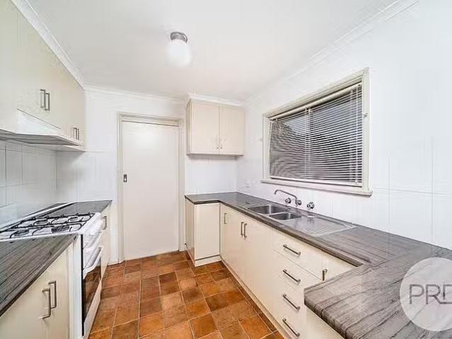 Unique 218 Fernleigh Road, Ashmont, NSW 2650
