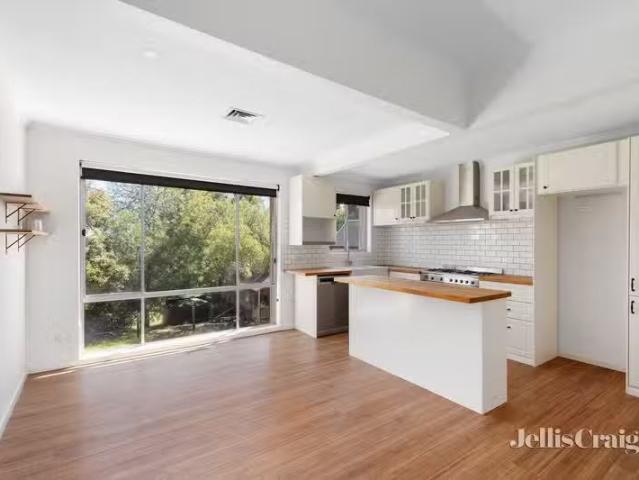 Cheap 21 View Hill Crescent, Eltham VIC 3095