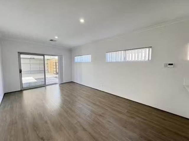 Unique 21 Broadwater Avenue, Anketell, WA 6167