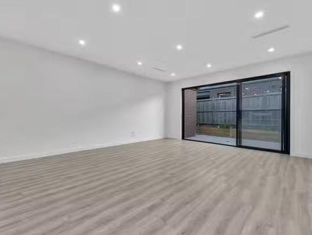 Rental! 21 Ellendale Street, Mickleham, VIC 3064